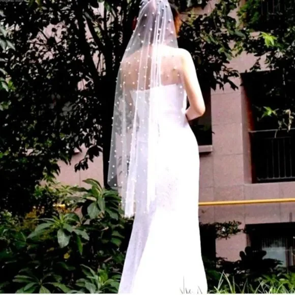 Pearl Wedding Veil With Comb - Picture 8 of 10